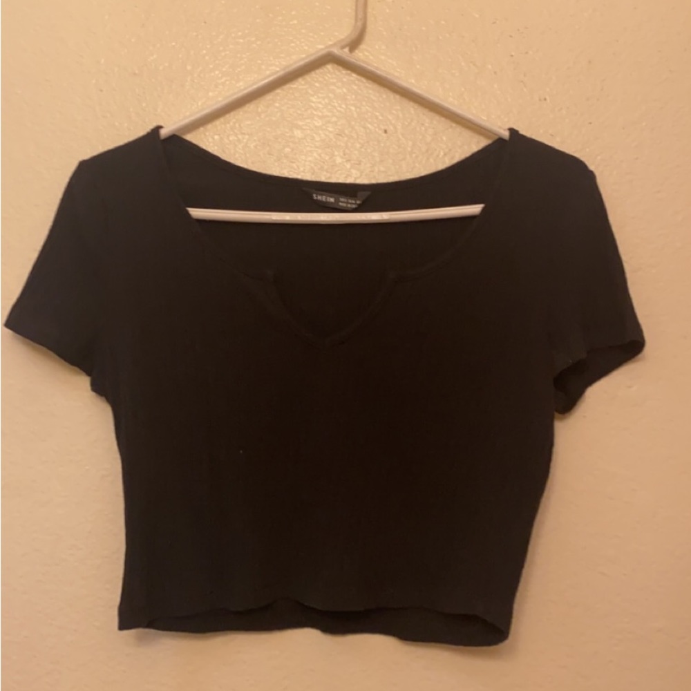SHEIN Ribbed Split Neck Cropped Tee - Picture 2 of 3
